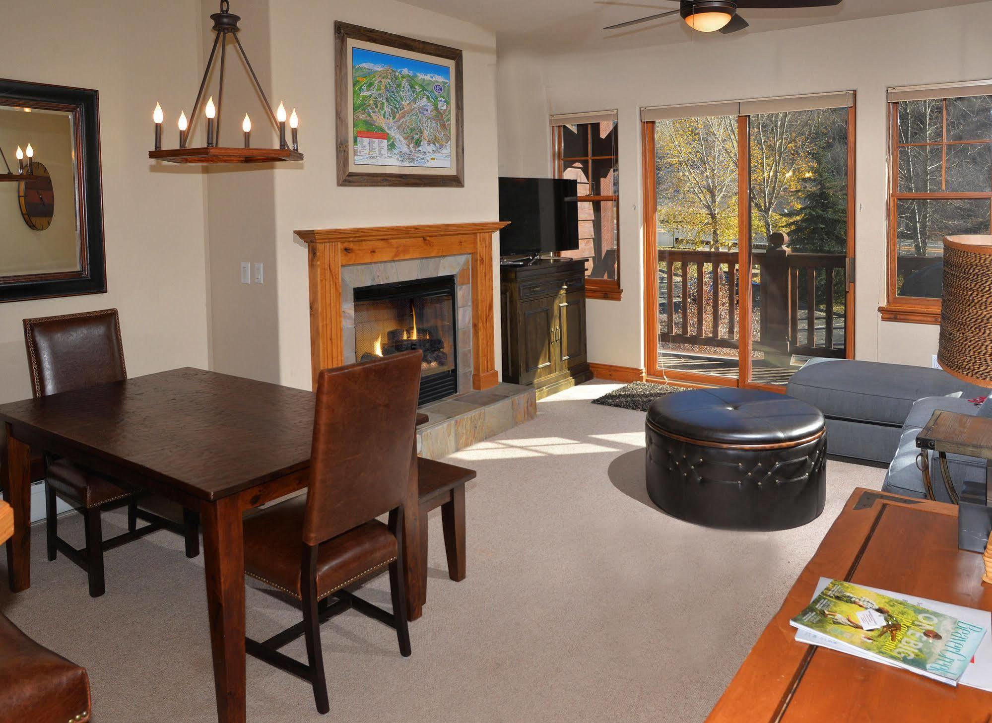 Lodge At Brookside Avon Village Exteriör bild