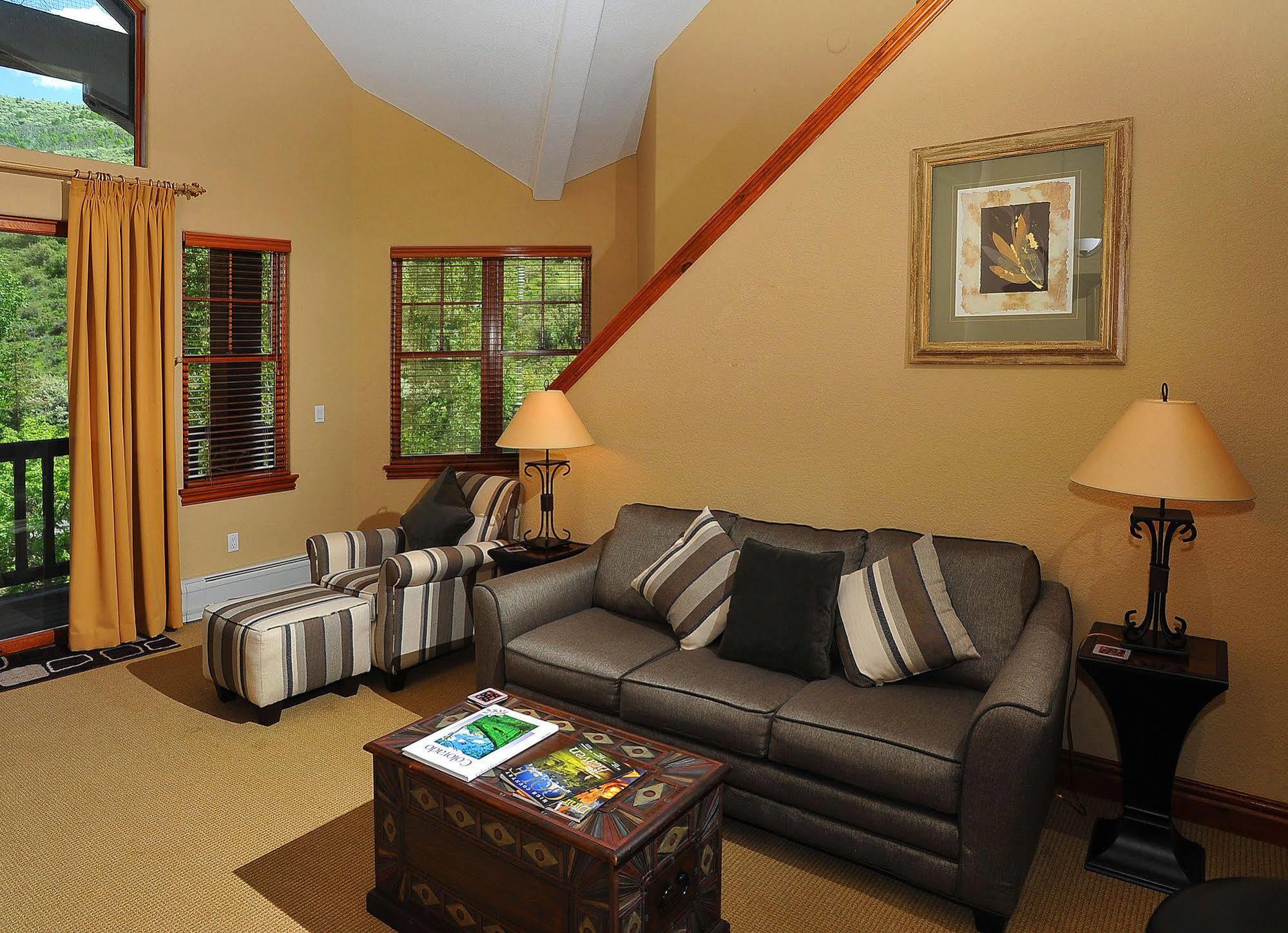 Lodge At Brookside Avon Village Exteriör bild