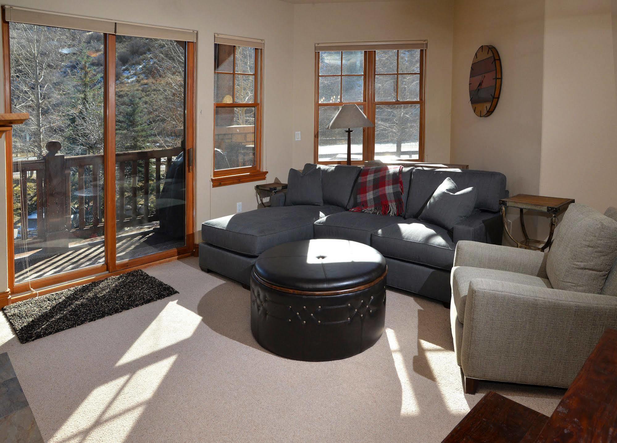 Lodge At Brookside Avon Village Exteriör bild